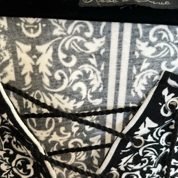 Rose and Olive Top -1X Never Worn - Picture 6 of 6